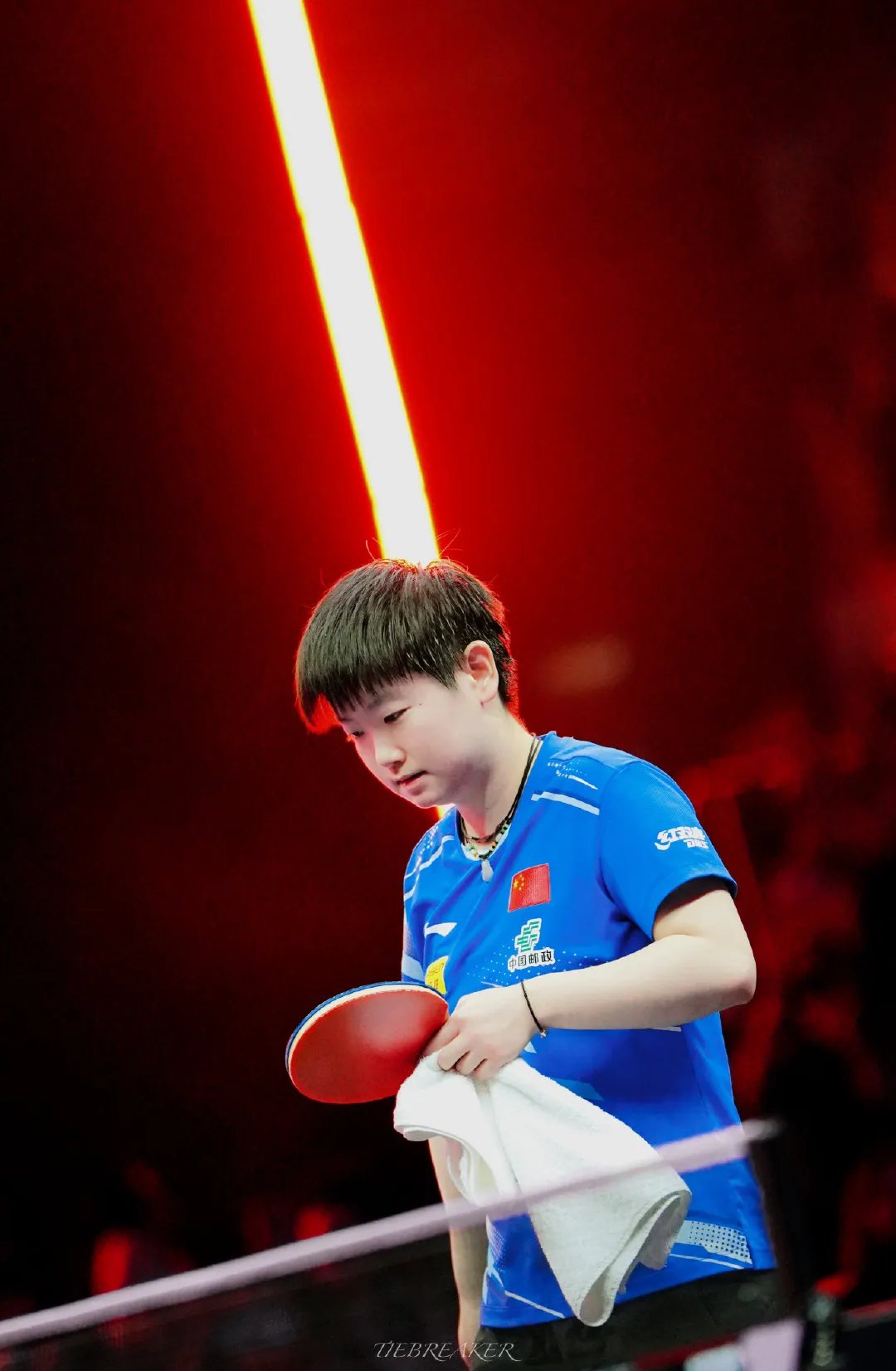 精英选手奋勇拼搏，实力碾压对手