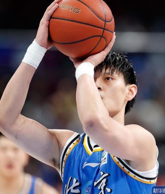 胜负关键时刻，每位球员都将挥洒汗水！